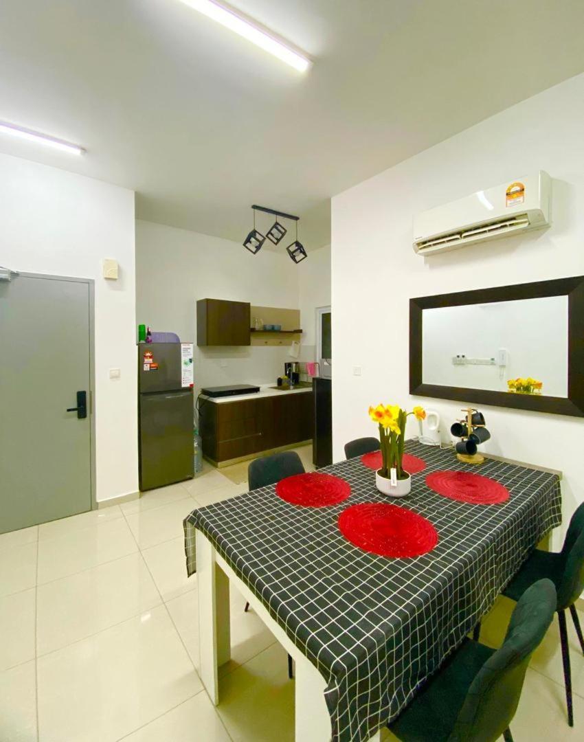 Apartment 2 Bedrooms At Mesahill With Mall By D'kay Homes, Near Usim Klia *